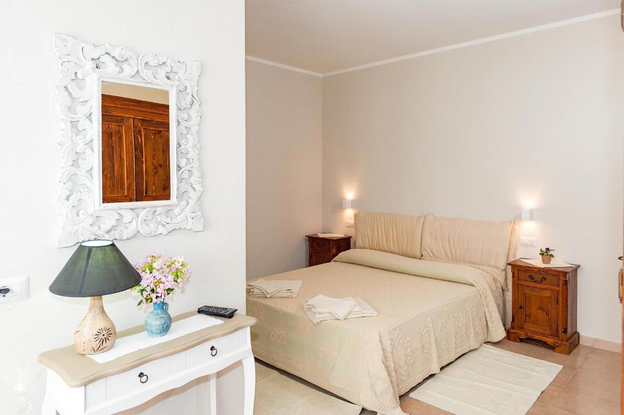 Lu Lioni Rooms San Teodoro  Exteriör bild