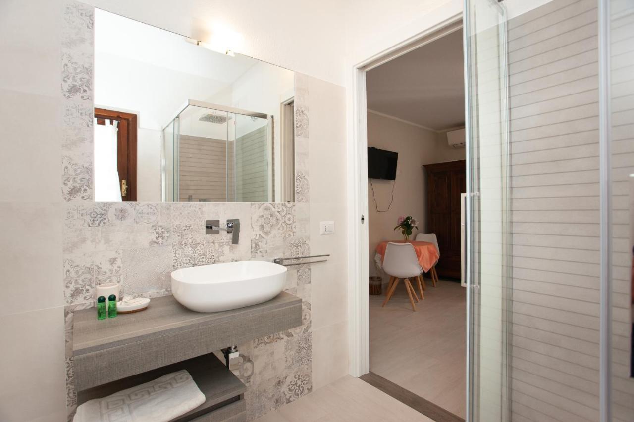 Lu Lioni Rooms San Teodoro  Exteriör bild