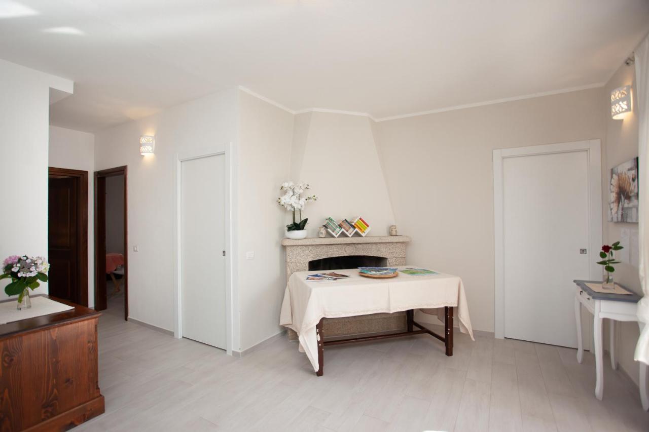 Lu Lioni Rooms San Teodoro  Exteriör bild