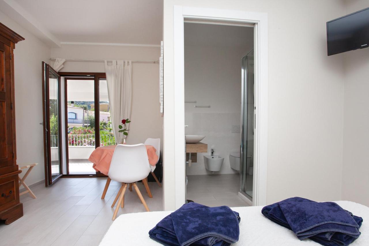Lu Lioni Rooms San Teodoro  Exteriör bild
