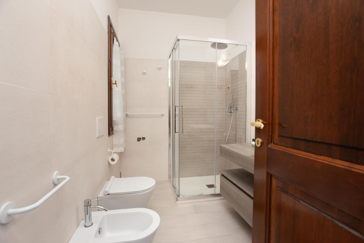 Lu Lioni Rooms San Teodoro  Exteriör bild