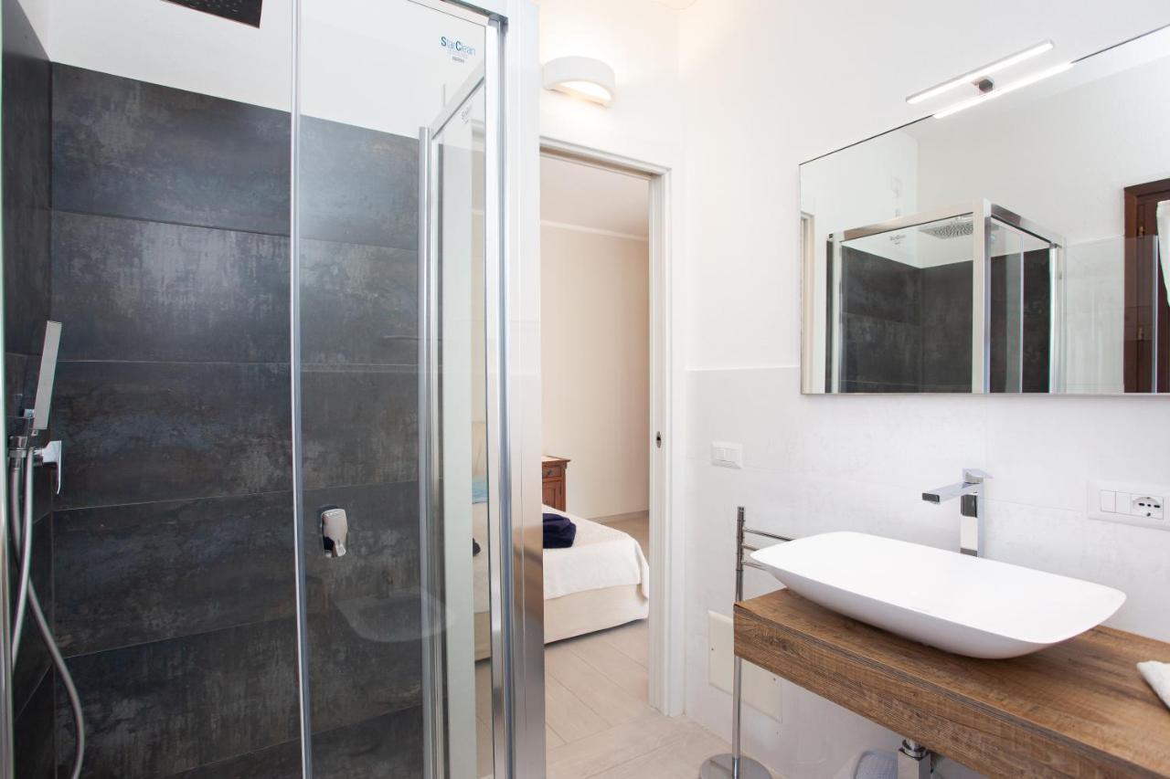 Lu Lioni Rooms San Teodoro  Exteriör bild